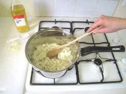 Chop onion and garlic 1 2 Fry onion and garlic in saucepan with oil,