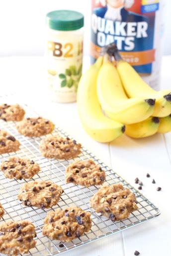 3 Ingredients Peanut Butter Banana Cookies 2 ripe bananas, mashed 1 cup oats (quick or regular)* 2 tablespoons PB2 or natural peanut butter optional mix-ins: dark chocolate chips, walnuts, coconut,