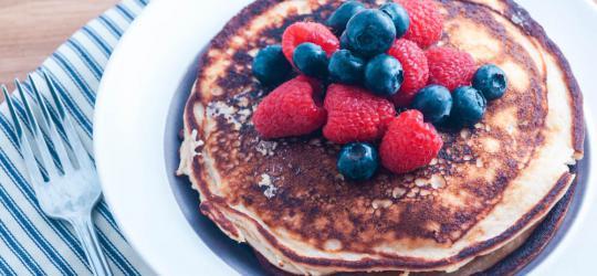 Low Carb Protein Pancakes Prep Time: 5 Min Cook Time: 15 Min Total Time: 20 Min SERVINGS: 4 Serving Size: 3-4 pancakes Calories 283 Calories from Fat 96 Total Fat 11g 16% Saturated Fat 3g 13%
