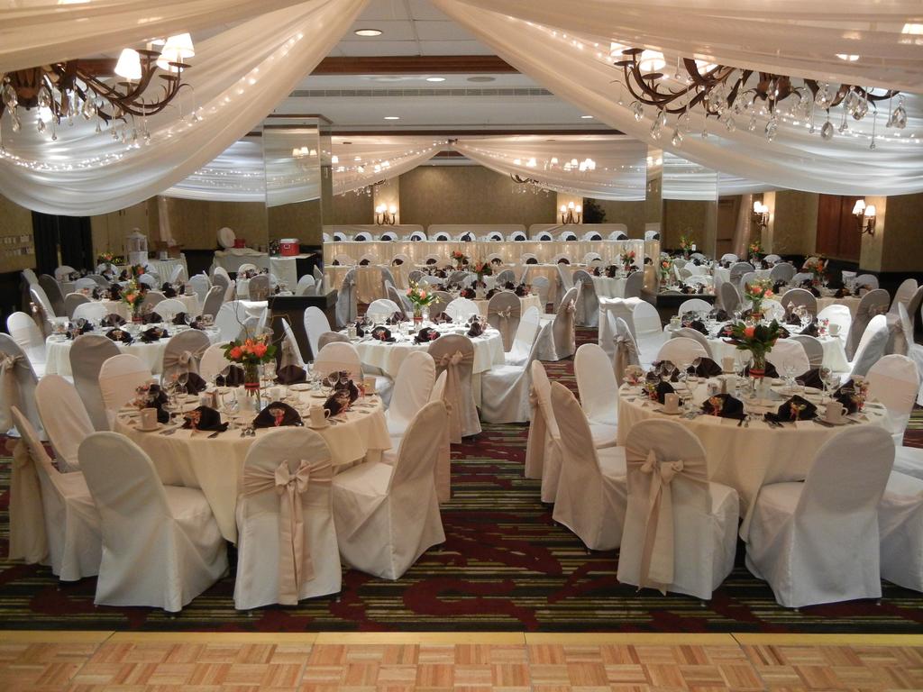 Embassy Suites Minneapolis Airport Wedding Packages Becca Jarson Social Events
