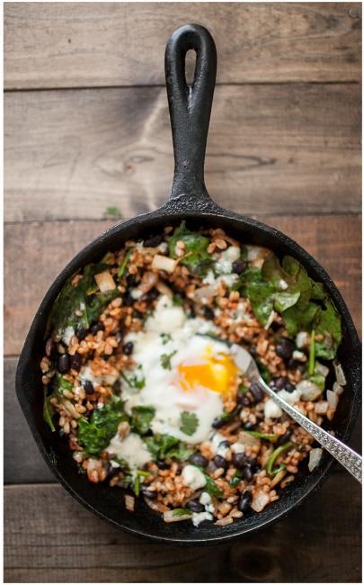 Chipotle Black Bean and Rice Skillet 1 tablespoon olive or coconut oil ¼ medium onion, diced 1 cup brown rice, cooked Juice from ½ lime ¼ cup water 2 teaspoons chipotle powder ⅓ cup black beans,