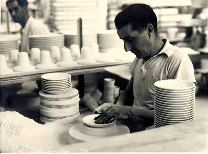 Born of two great Limoges porcelain dynasties, Legrand and Lebouc, LEGLE FRANCE is a family porcelain business dating back over one