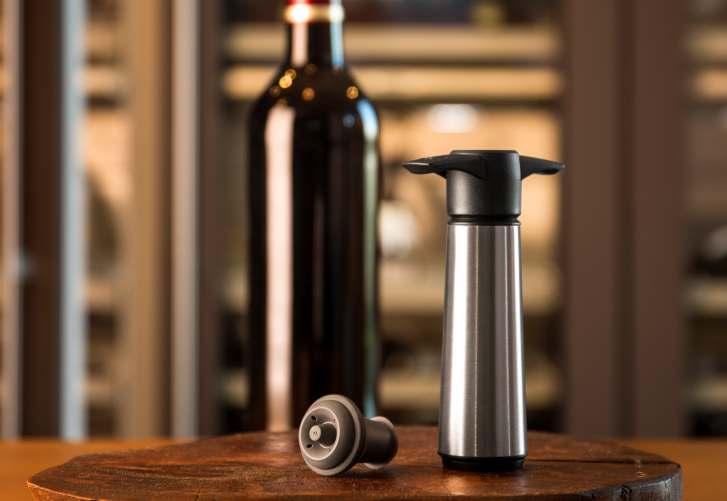 VACU VIN STORE Wine Saver Ÿ Vacuum indicator Ÿ Now with patented click Ÿ Slows down the