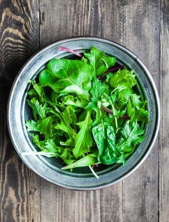 Sides/Snacks mixed greens salad Yield: 4 servings You will need: large mixing bowl, cutting board, knife, whisk 6 oz mixed salad greens 1 tomato, chopped 1/2 cup red onion, diced 1/4 cup walnuts,