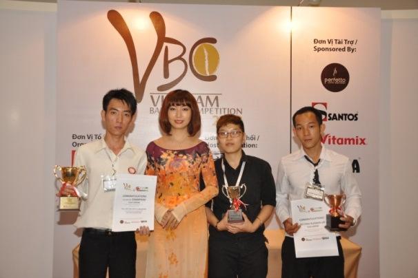 After rounds of stringent grading procedures, the prestigious winning title was given to Ho Quoc Tuan from Highlands Coffee, who was also the champion of the Vietnam Latte Art Competition 2013.