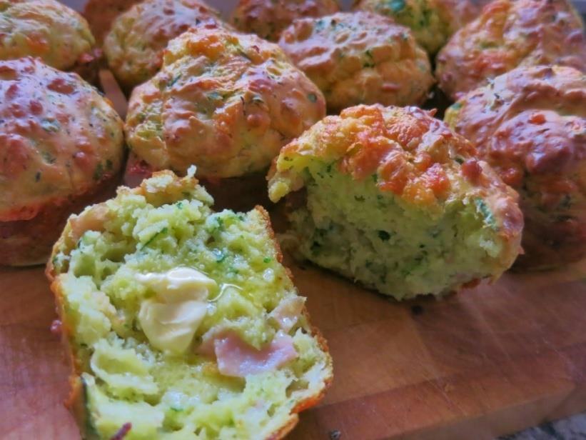 6. Spinach and Ham Muffins Ingredients: 2 cups of grated cheese 2 cups of self-rising flour 2 eggs 1.5 cups milk 0.5 cup chopped ham 1 handful of baby spinach Instructions: 1. Preheat oven to 180 C.