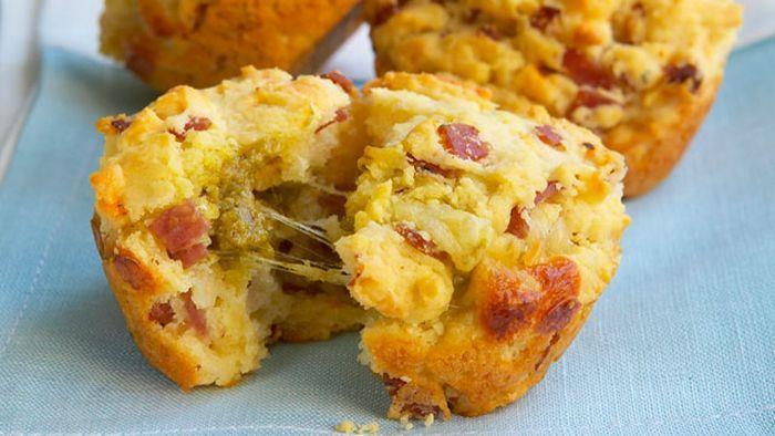 Chapter 1 25 Recipes for Savory Muffins In this chapter, you will find recipes for 25 savory muffins that you can prepare for breakfast, as a snack for work or for your children's lunch box or for a