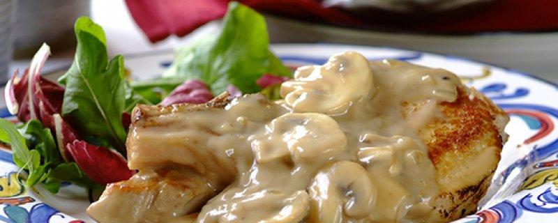 Pork Chops in Creamy Black Pepper and Mushroom Sauce Wednesday 4th July COOK TIME PREP TIME SERVES 00:30:00 00:10:00 4 Lean pork chops make a great, tasty mid-week meal and pair perfectly with a