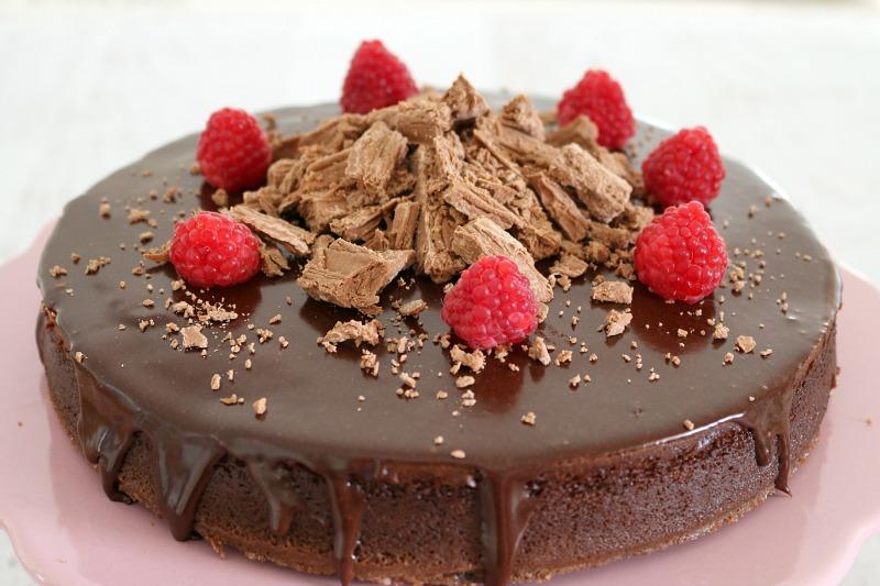 3 INGREDIENT FLOURLESS CHOCOLATE CAKE 8 large eggs 225g unsalted butter 450g good quality dark chocolate 10. Preheat oven to 160 degrees celsius and grease the base and sides of a 20cm springform tin.