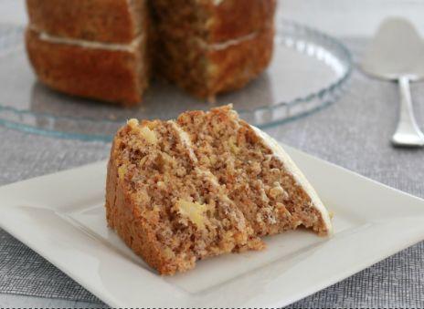 THE BEST CARROT CAKE 3 eggs 1/2 cup vegetable oil 1 1/4 cups caster sugar 2 1/4 cups self raising flour, sifted 1/2 tsp bicarbonate soda, sifted 2 tsp cinnamon, sifted Pinch of salt 440g tin crushed