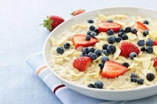 DAY 3 With your morning porridge you can add some cinnamon and some sweetener if you find oats a little bland on their own.