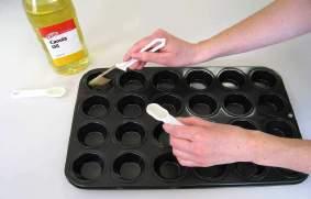 5 Brush muffin tray with