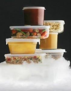 More Fast Facts The kind of packaging material is critical to the quality of frozen foods. Use containers designed for frozen-food storage. Glass is an excellent oxygen and moisture barrier.