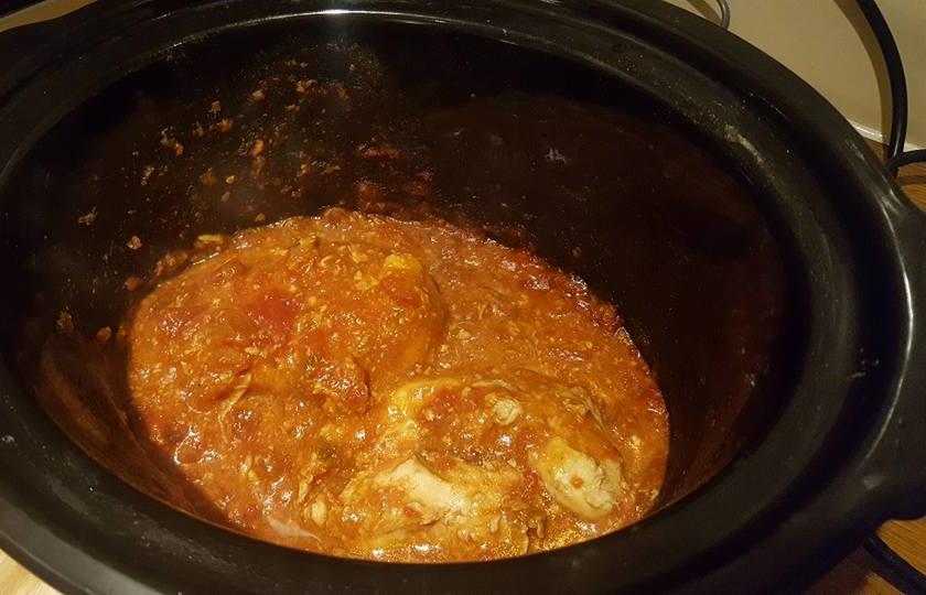 3 Ingredient Slow Cooked Chicken Low carb meat dishes 2 Chicken Breasts 1 Pot of salsa 100g cheddar cheese 1 Add chicken and salsa the a slow cooker and cook