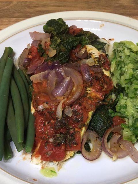 Baked Fish Casserole Low carb fish dishes Spinach 2 pieces of your favourite fish Mild curry powder 1 tin of chopped tomatoes 1 red onion (chopped) 2 cloves of garlic (chopped) Basil (chopped) 1 Line