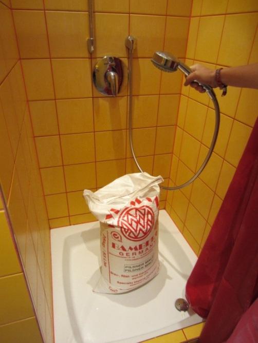 Weyermann Moisture Test Experiment 1: The Weyermann Bag in a shower Use of Pilsner