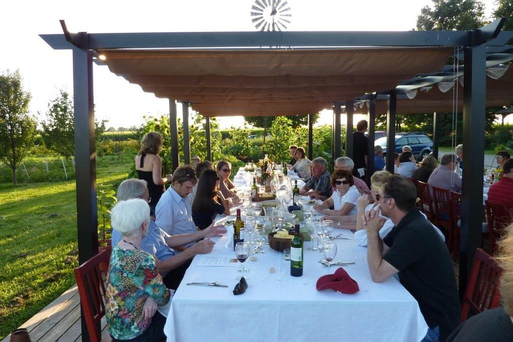 had a theme The 100 Yard Dinner Dine outside Resident farm chef (part