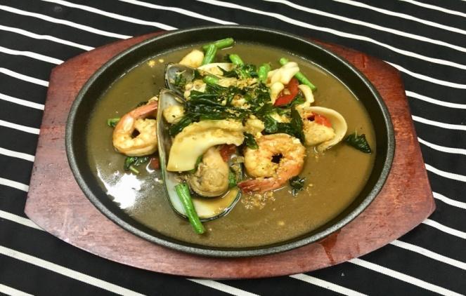 Seafood, Hot basil with