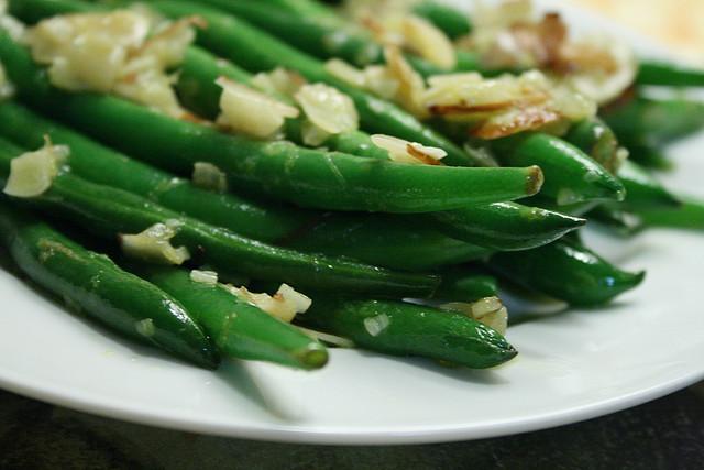 Green Beans with Garlic and Almonds https://c1.staticflickr.com/3/2365/2150790794_82b72dafa9_z.jpg Serves: 4 Ingredients: 1 lb.