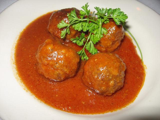 Meatballs in Tomato and Garlic Sauce https://c2.staticflickr.com/4/3004/3027872716_1ccd1aa364_z.jpg?zz=1 Serves: 6 Ingredients: 1 ¼ lb.
