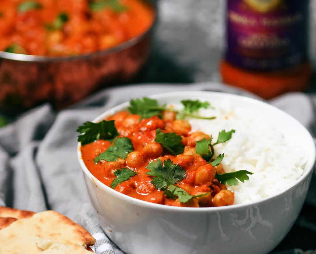 30 MINUTES CHICKPEA TIKKA MASALA 2 tbsp. olive oil 1 large onion, chopped 2 garlic cloves, finely chopped 1 tsp.