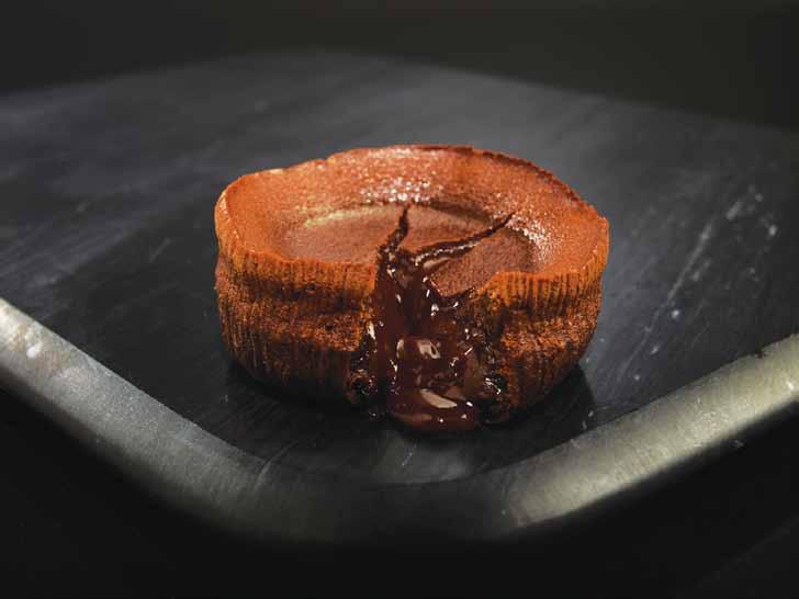 INDIVIDUAL DESSERTS 8001 STICKY TOFFEE PUDDING SOUFFLÈ AL CIOCCOLATO 1467 A unique and classic chocolate