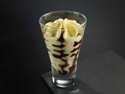 FREEZER TO TABLE 1397 COPPA CAFFÈ COPPA PISTACCHIO E CREMA 0821 Custard gelato swirled with chocolate and pistachio gelato, topped with crushed pistachio praline.