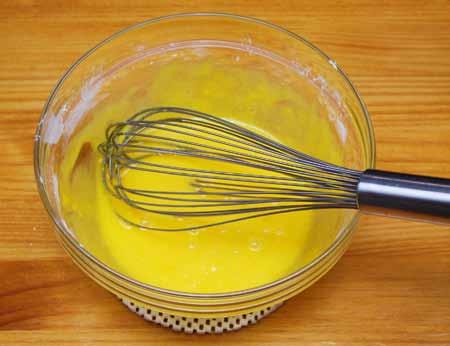 15 10 To start the custard: Combine the egg yolks, sugar, softened gelatin, and corn starch