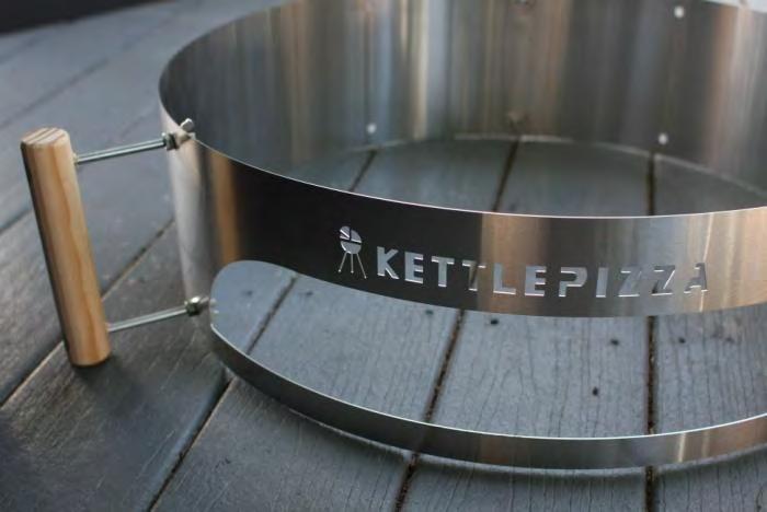 Continue to align the wing nuts parallel with the top of the KettlePizza. 4.