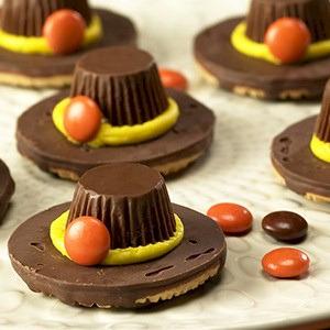 Easy Thanksgiving Craft Treats Pilgrim Hats These Pilgrim Hats are a fun craft for kids to make on Thanksgiving Day. They are yummy and adults will enjoy them, too!