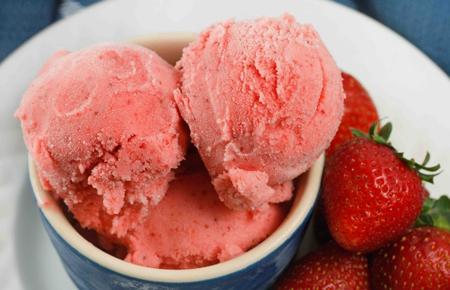 Strawberry Sherbet 2 cups fresh, ripe strawberries 4 tablespoons xylitol 7 tablespoons Splenda 1 tablespoon lemon juice 3/4 cup heavy cream Place strawberries in a food processor or a blender and