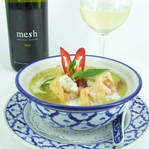 Thai Curry Meat Prawn 36. Green Curry Home made classic green curry, coconut milk, seasonal vegetables, kaffir lime leaves and basil with a choice of chicken, beef and prawns. 18.90 21.50 SA.Pr.25.