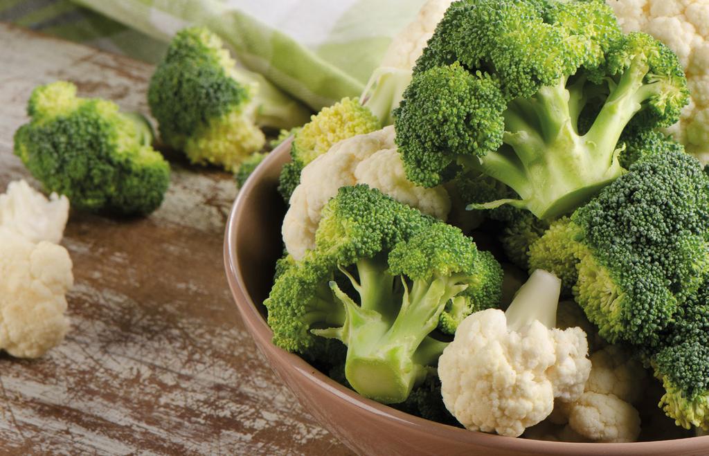 Steam STEAMED BROCCOLI VEGETABLES 500g fresh broccoli. Wash the broccoli and cut the tips in half. Place the broccoli in the steamer accessory using the middle grid.