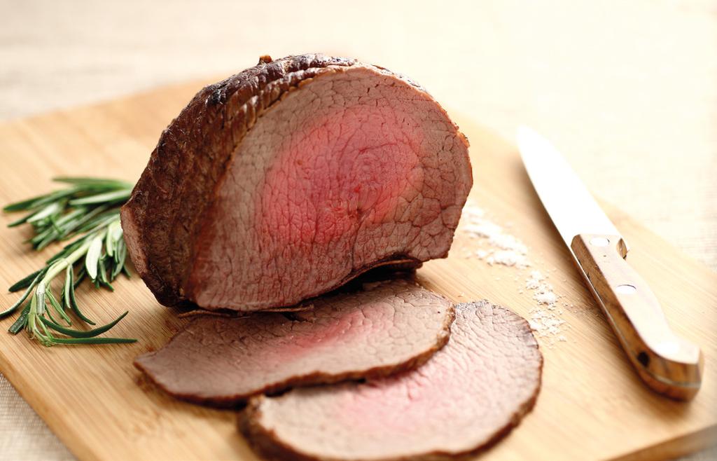 Roasted ROAST BEEF MEAT 1kg beef sirloin, salt, pepper, vegetable oil, kitchen string. Remove any fat from the meat with a sharp knife. Season with salt, pepper and vegetable oil.