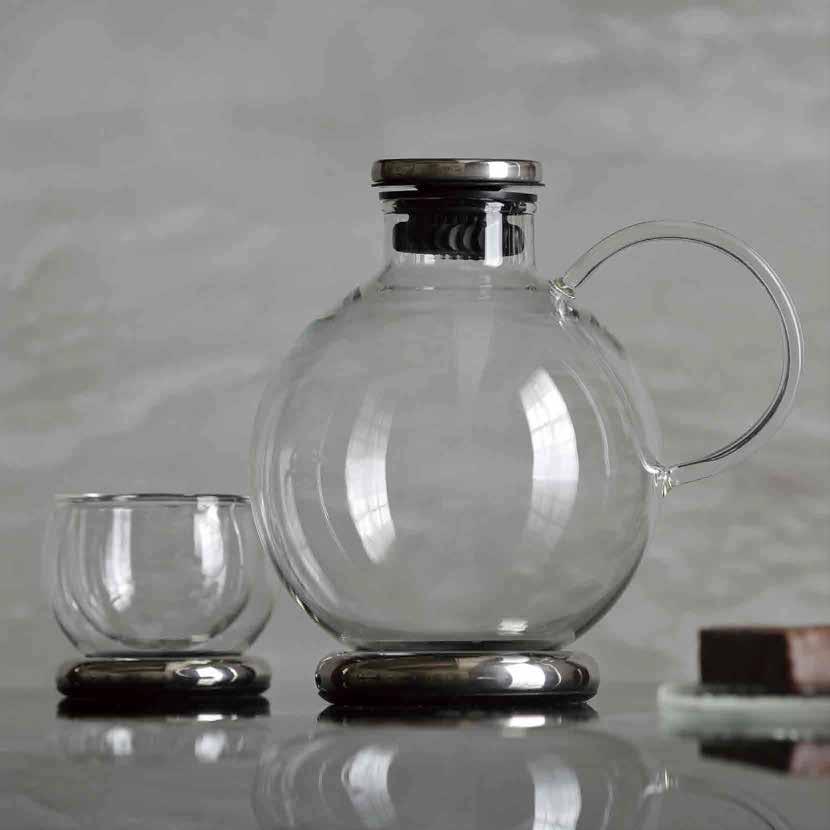 Teapot 1000 <Platinum> 4905284 158170 The double glass layer mug has a lid that prevents tea from cooling off easily.