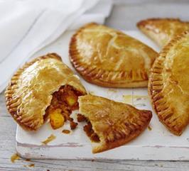Lesson 6 CARIBBEAN CARIBBEAN PATTIES Drizzle of oil 1 small onion, finely chopped 2 garlic cloves, crushed 250g beef mince or Quorn mince 1 potato, cut into 1cm / ½ in cubes 1 block or roll of