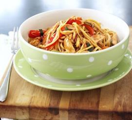 Lesson 4 CHINA CHOW MEIN For the sauce Thumb-size piece of fresh root ginger 2 garlic cloves 3 tbsp tomato ketchup 2 tbsp oyster sauce 2 tbsp reduced-salt soy sauce For the noodles 1 large red onion
