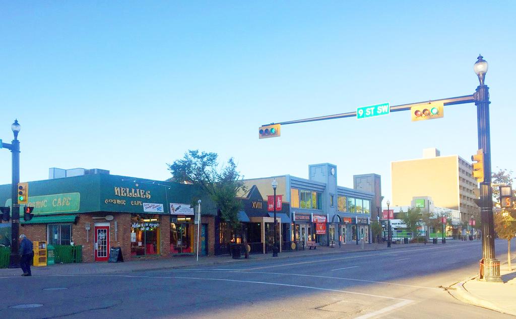 17th Avenue is a perfect mix of boutique shopping, and everyday services and necessities.
