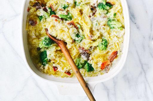 Creamy Whole30 Bacon Garlic Spaghetti Squash Planned for Supper on Friday, January 12, 2018 Source: paleoglutenfree.