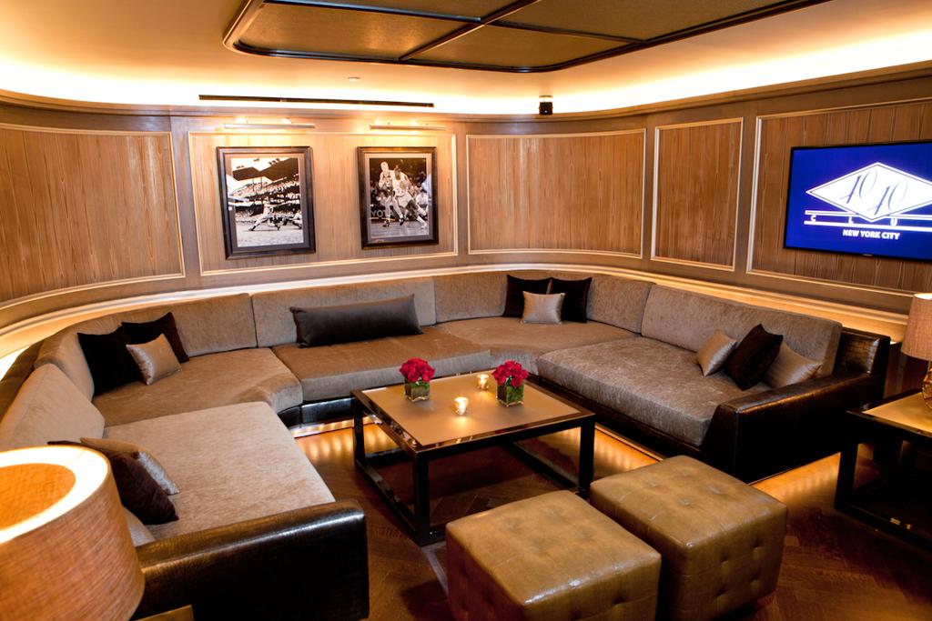 PLAYER S LOUNGE - $4,000 The Player s Lounge is 270 square feet and can accommodate up to 20 guests.