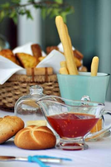 ... Varied Healthy breakfast opt for a Brunch Coffee (*) Milk Teas Small bottles of mineral water: Mini pastries (2 per person) Croissants, selection of pastries Yoghurt sponge Sugared and chocolate