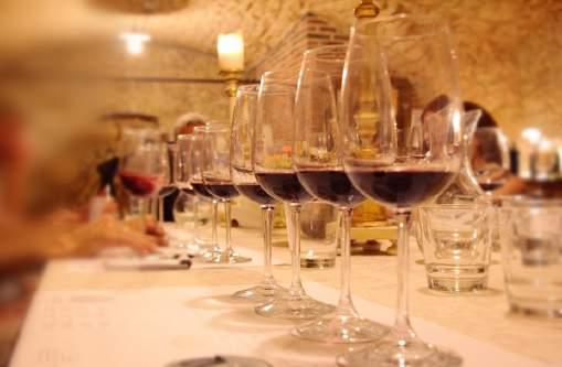 AMARONE WINE TRAIL TOUR HALF-DAY WINE TOUR IN VALPOLICELLA VALLEYS, VISITING TWO AMARONE WINERIES Enjoy a guided wine tour in a comfortable and airconditioned Minivan trough Valpolicella Valley.