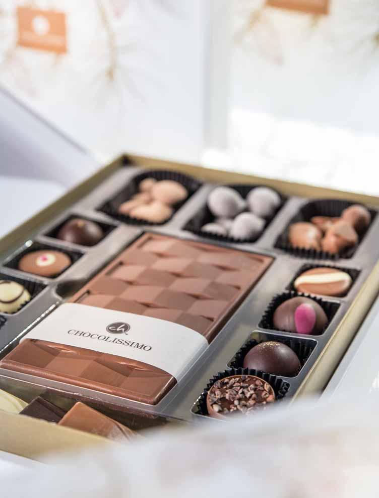 XMAS FIRST SELECTION 3620 FIRST SELECTION XMAS MINI Package dimensions: 181 125 45 mm Net weight: 70 g Net price: 9,25 EUR A set of chocolate delicacies in an elegant box.