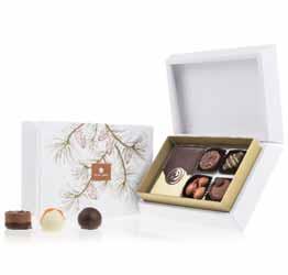 3621 FIRST SELECTION XMAS MIDI Package dimensions: 251 180 45 mm Net weight: 170 g Net price: 13,93 EUR Smooth dark and milk chocolate bar, four marvellous, handmade pralines and three sets of