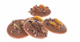 Fifteen crunchy milk chocolate discs with sweet raisins and roasted cocoa nibs.