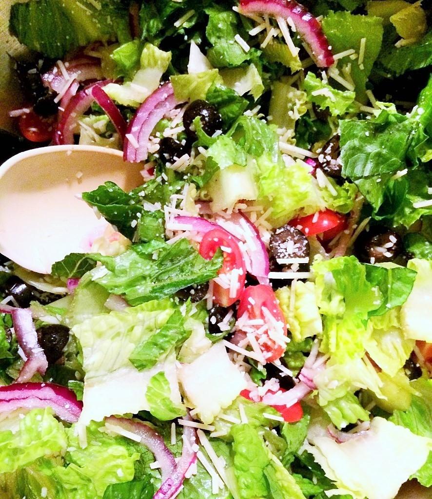 italian salad 10 min 6 Ingredients 2 Large romaine hearts, chopped 1 celery rib, thinly sliced 1/2 small red onion, thinly sliced 1/2 C cherry tomatoes, halved 1/4 C pitted black olives 8