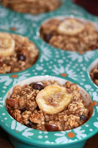 Chunky Monkey Oatmeal Muffin Cups 35 Minutes Total; 6 servings Ingredients: 2 very ripe (or frozen/defrosted) bananas 1 egg 1/4 cup brown sugar 1/4 tsp each salt & baking soda 1 tsp baking powder 1