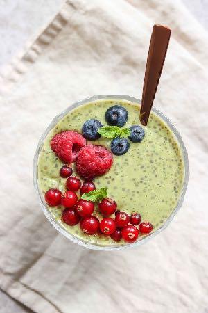 MATCHA CHAI PUDDING Serves: 2 Prep: overnight Cook: 0 mins 275 kcals 9g Fats 19g Carbs 23g Protein 1 oz. (30g) chia seeds 1 ½ cup almond milk 2 tsp. maple syrup 1.4 oz.