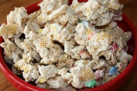 Snow Buddies 8 cups of chex, I like to use a mix of 2 kinds, usually rice chex and corn chex 2 cups peanuts 2 cups m&m s 2 packages of white chocolate chips Mix together the chex, peanuts, and m&m s