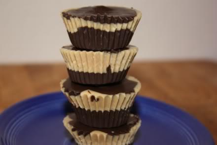 Easy Peanut Butter Cups 4 ounces white chocolate, chopped 1/2 cup smooth peanut butter 12 ounces semisweet chocolate, chopped (or use chocolate chips) Line two 12-cup mini muffin pans with paper